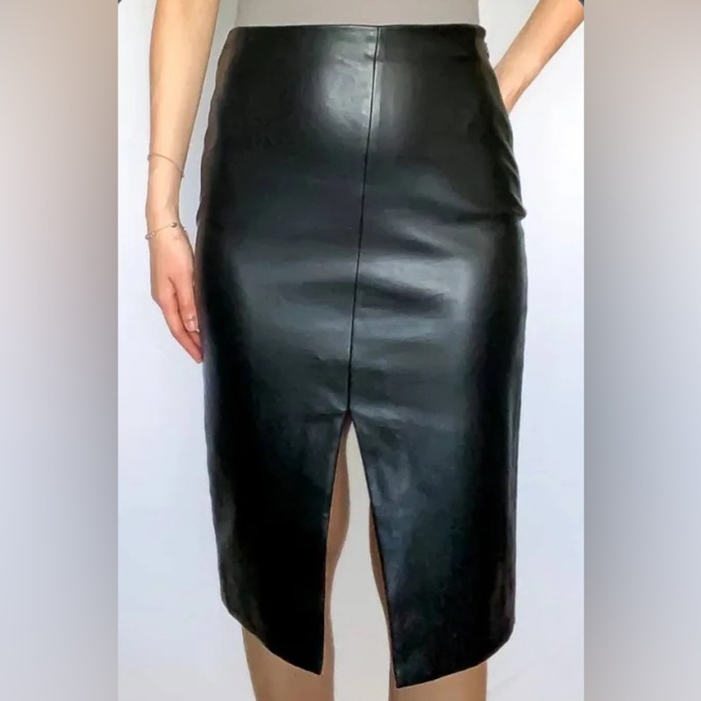 NWT Aritzia Babaton Vegan Leather Jax Skirt